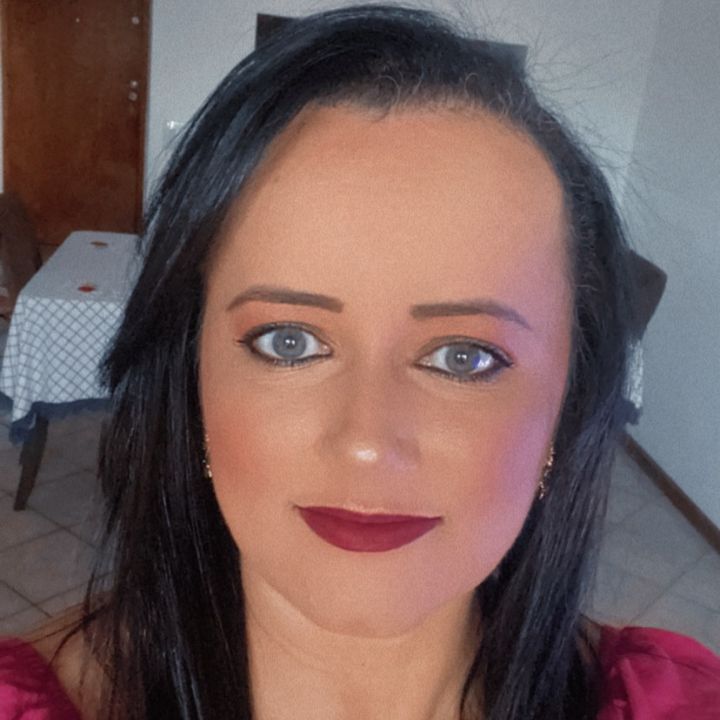 Iana Castro indica