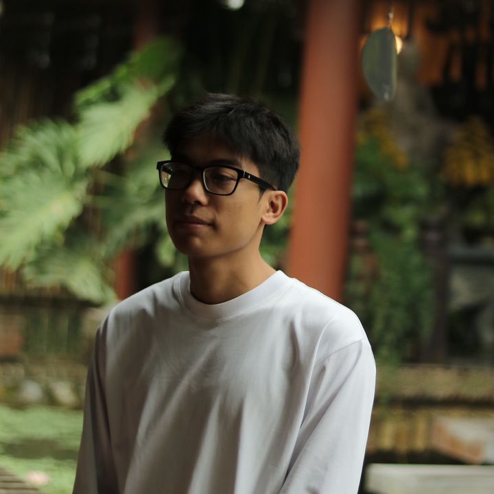 Anh giáo Tùng dạy Toán