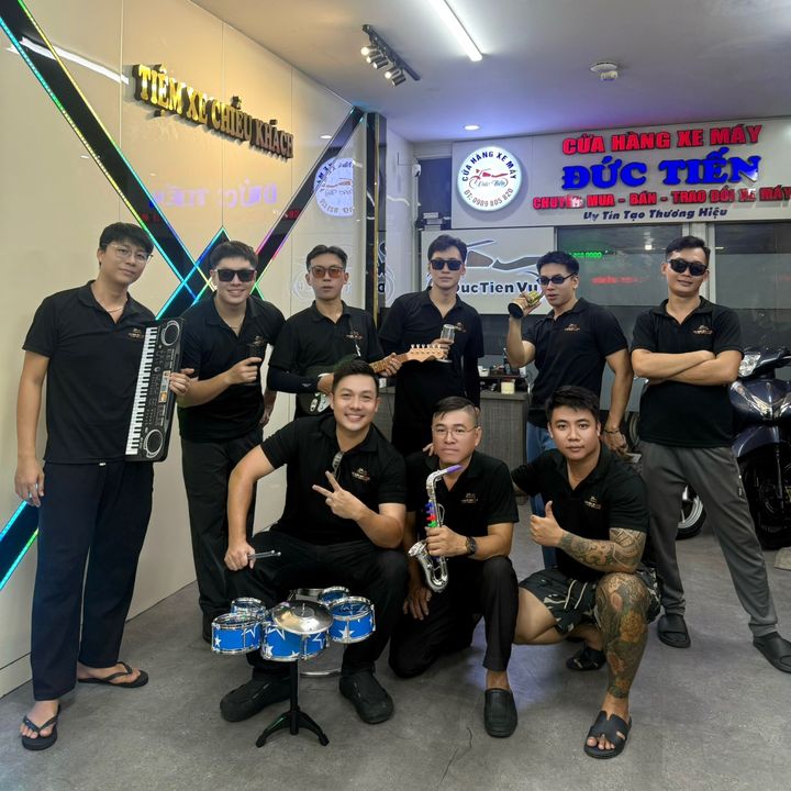 Hậu trường Tiệm xe chiều khách