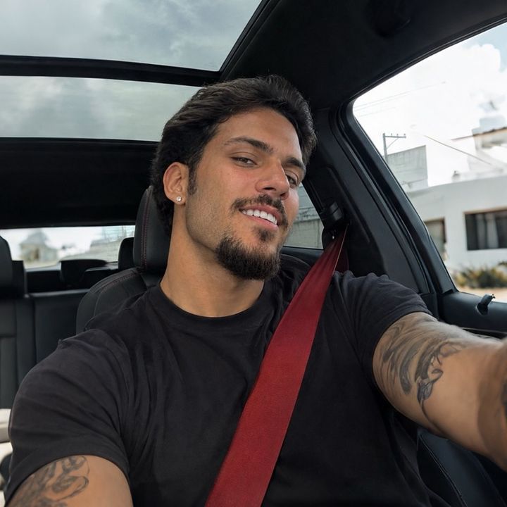 Ícaro Castro