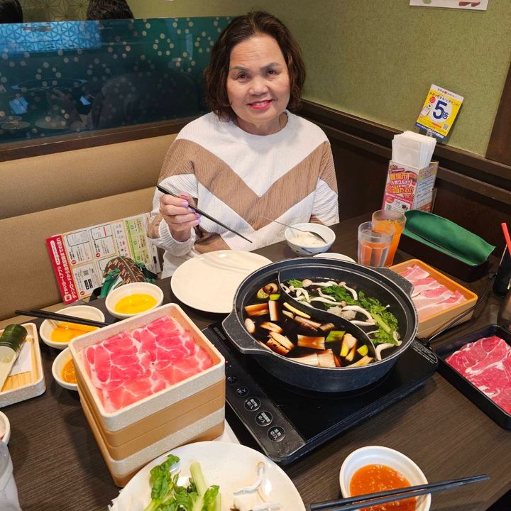 แม่เพ็ญ กินแซ่บ