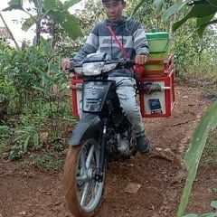 Ajat Es