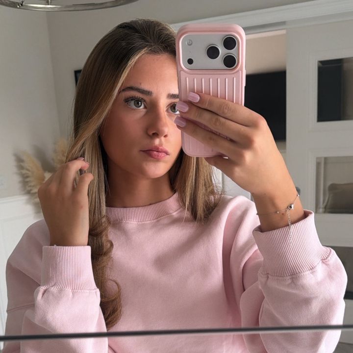 𝒜𝓋𝒶 𝓁ℴ𝓊𝒾𝓈ℯ