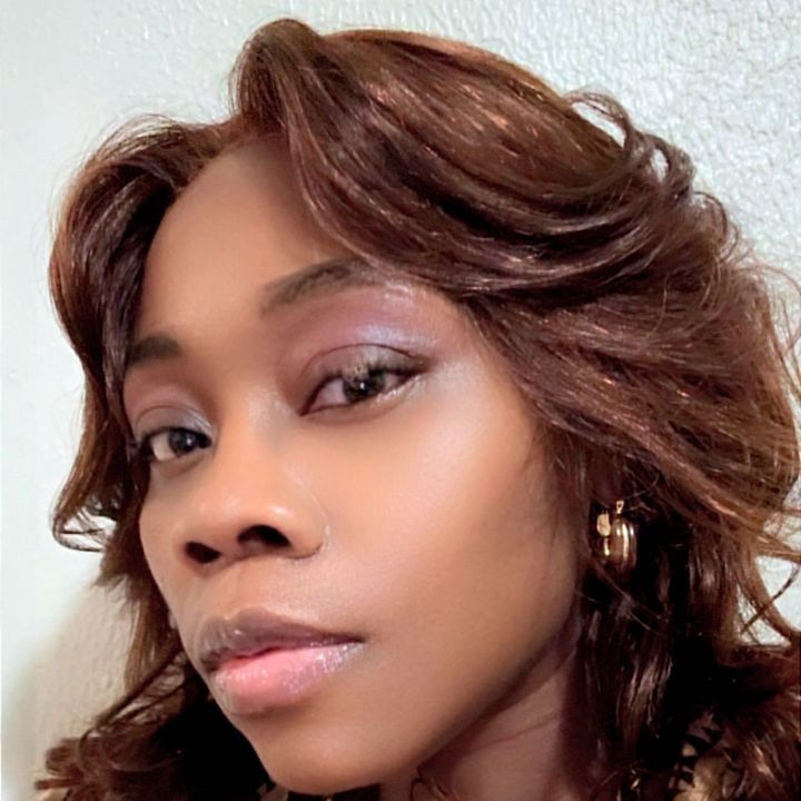 Bethou;nails-Hairstyle