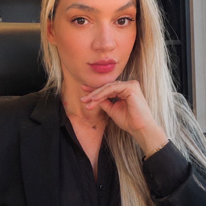 • Nadhy Rodrigues