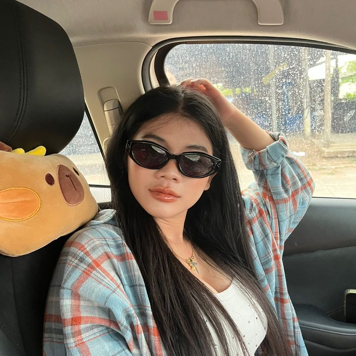 พลอยวิวรี