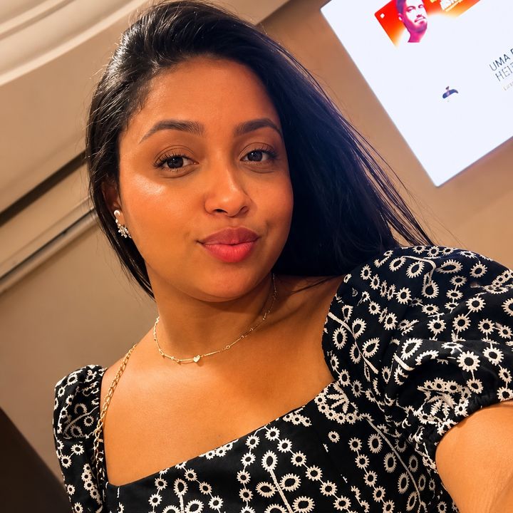 Lari Santos | TikTok shop