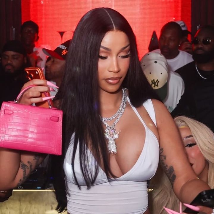 Cardi B “Fanpage”