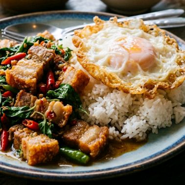กระเพราหมูกรอบไข่ดาว40บาท