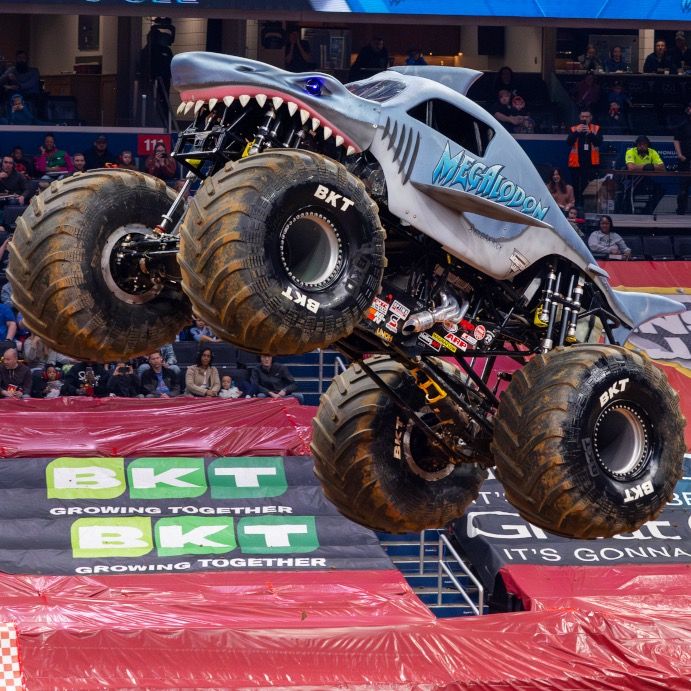 Crazy Tire Show 🇺🇸