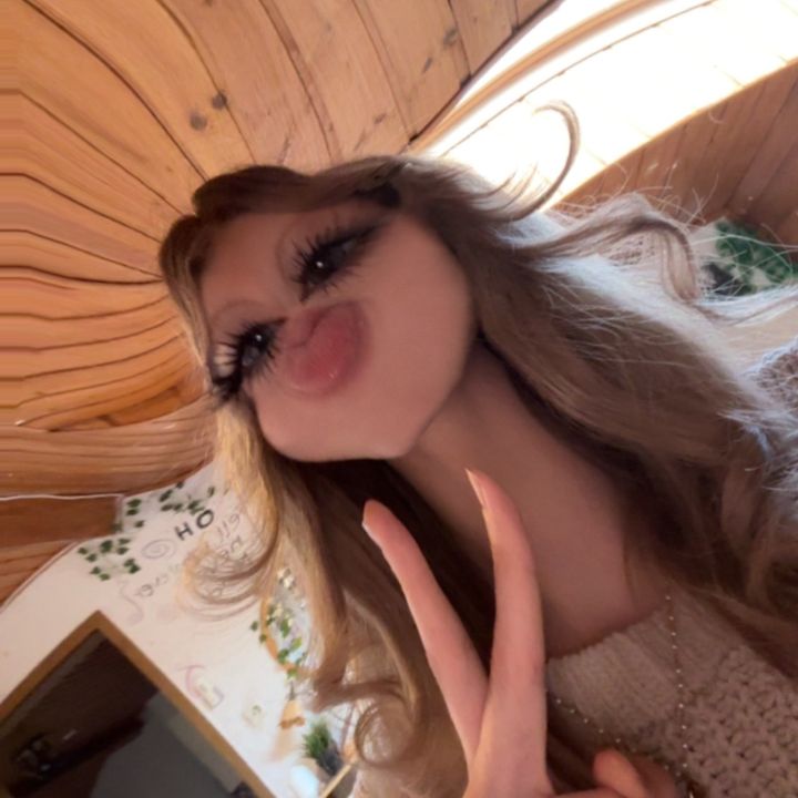 ꧁༺𝓩𝓸𝓮𝔂༻꧂