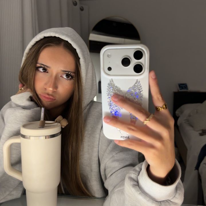 𝒞𝒽𝒶𝓇𝓁𝑒𝓃𝑒