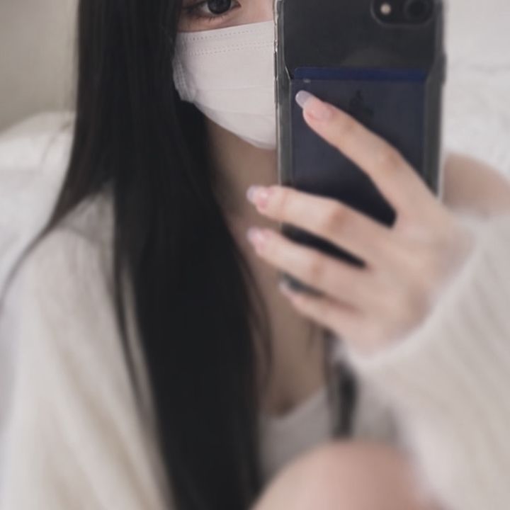 𝒴