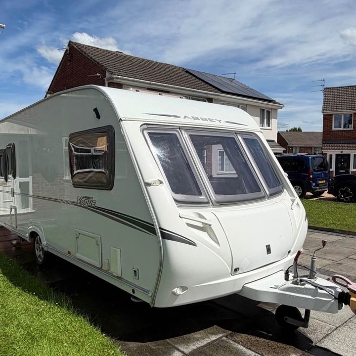 MR FABULOUS CARAVAN