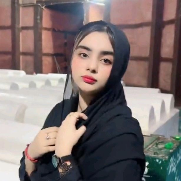 🖤AYESHA__QueEn🔥