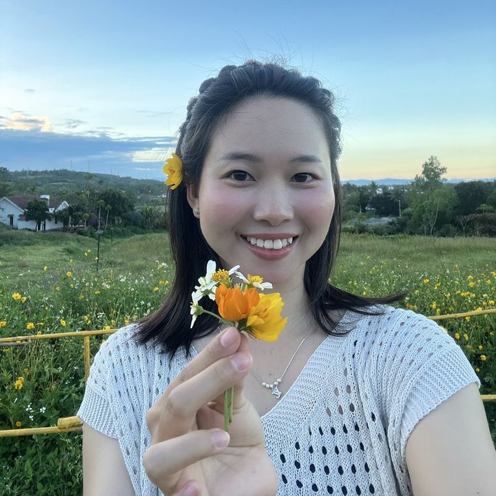 Yến đi bộ