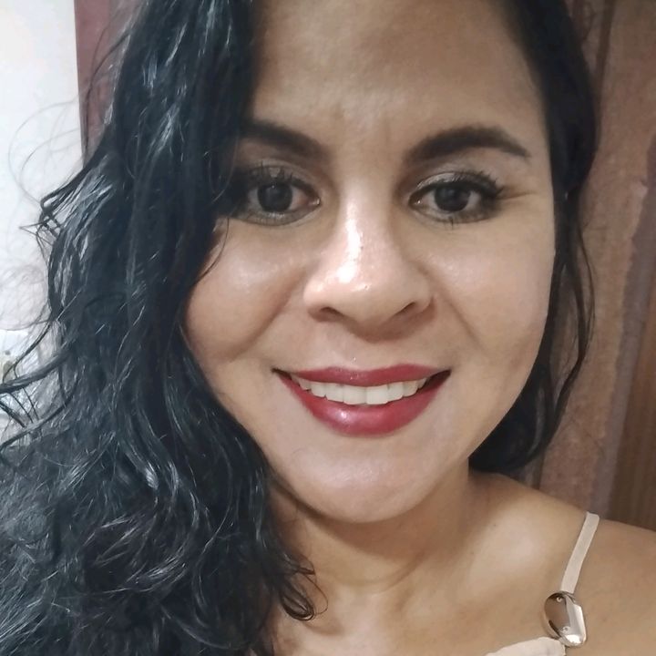 Bel Meneses