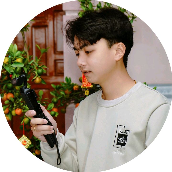 Hùng Review