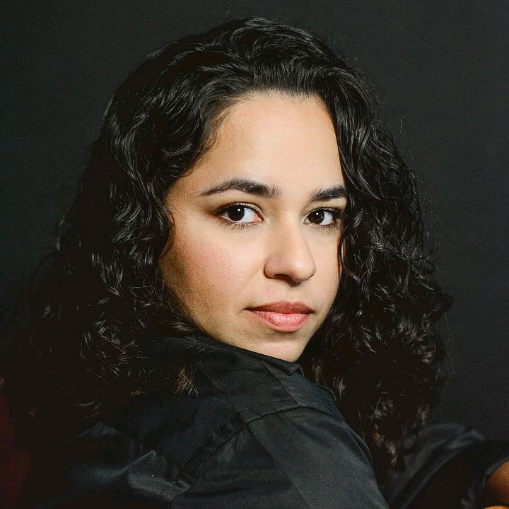 Stephani Santana - UGC