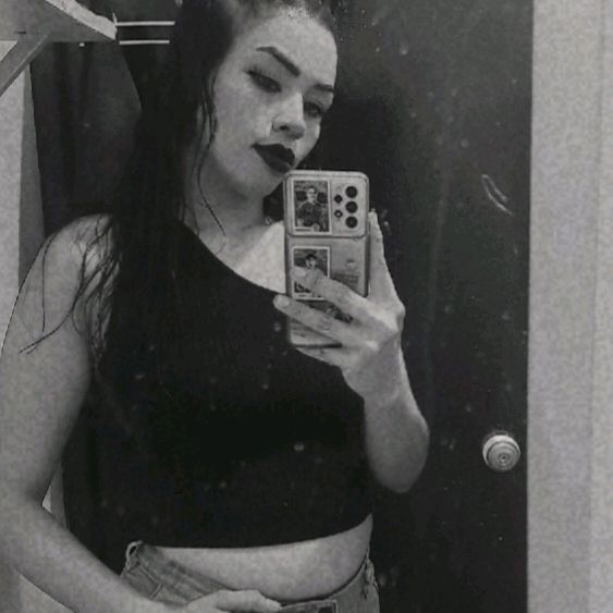 Itzel🖤