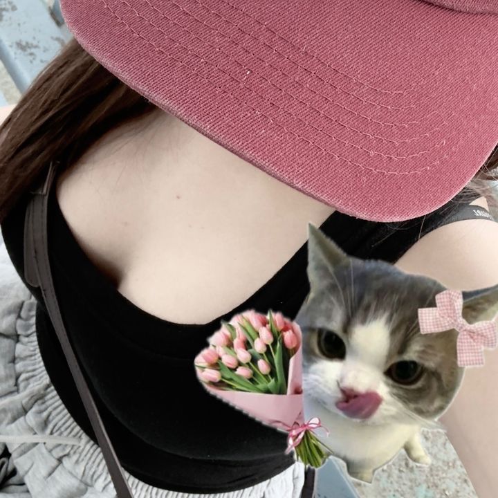 พลอยย.