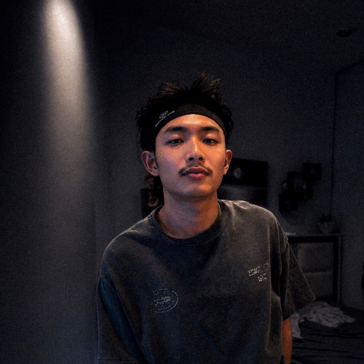 JΛMΞS_.