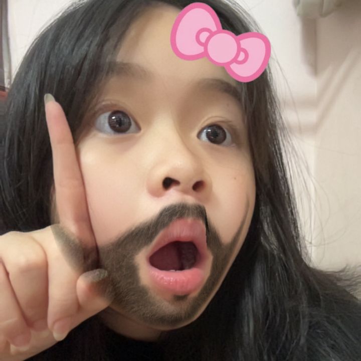 cô bé có râu 🧔🏻‍♀️