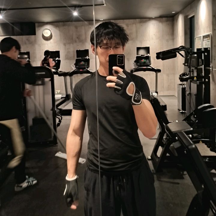Ông bạn bốn mắt