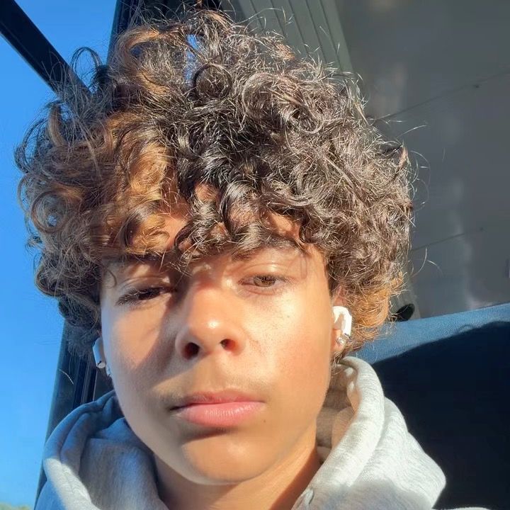 AJ 🤫