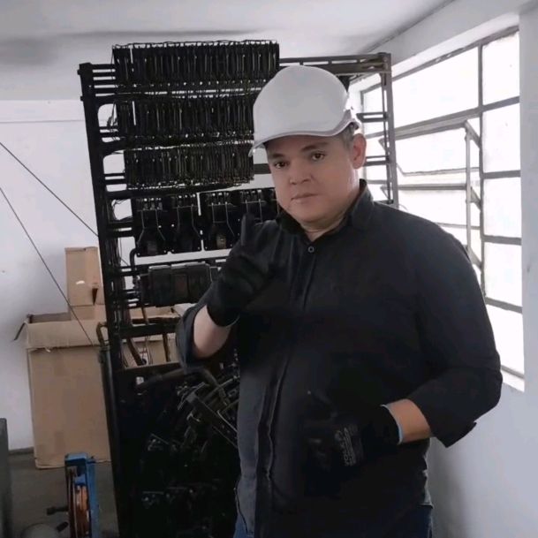 Max perito de elevadores