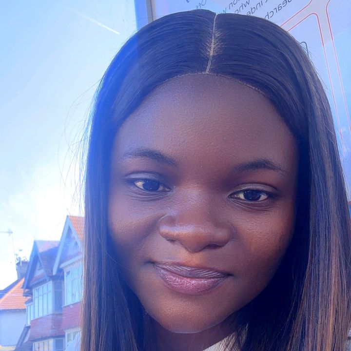 GistwithLola 🇬🇧🇬🇧
