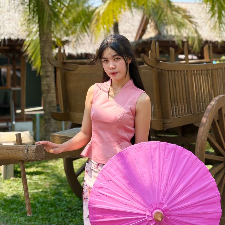 🦚Hnin Ei Phyu🧺~