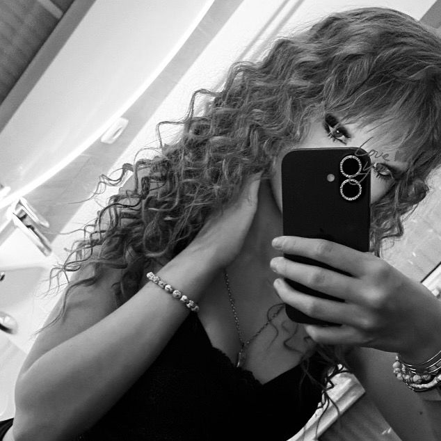 𝐒.𝐇.𝐄.𝐑.𝐎.𝐍 👸🏼