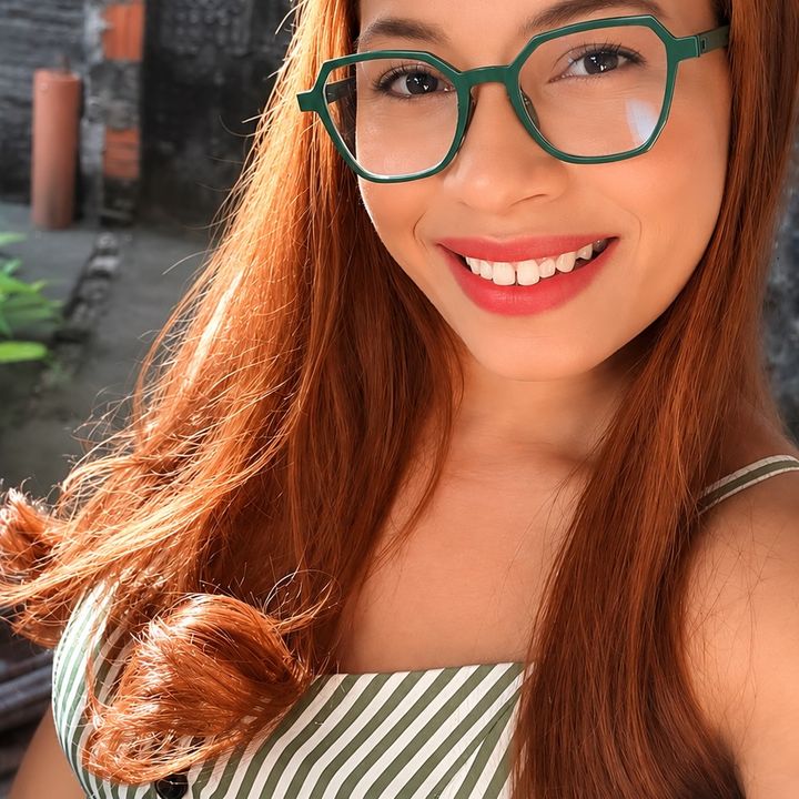 Julia Alves • Creator