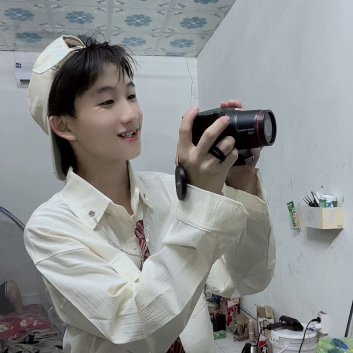 Dơ Hay Cười