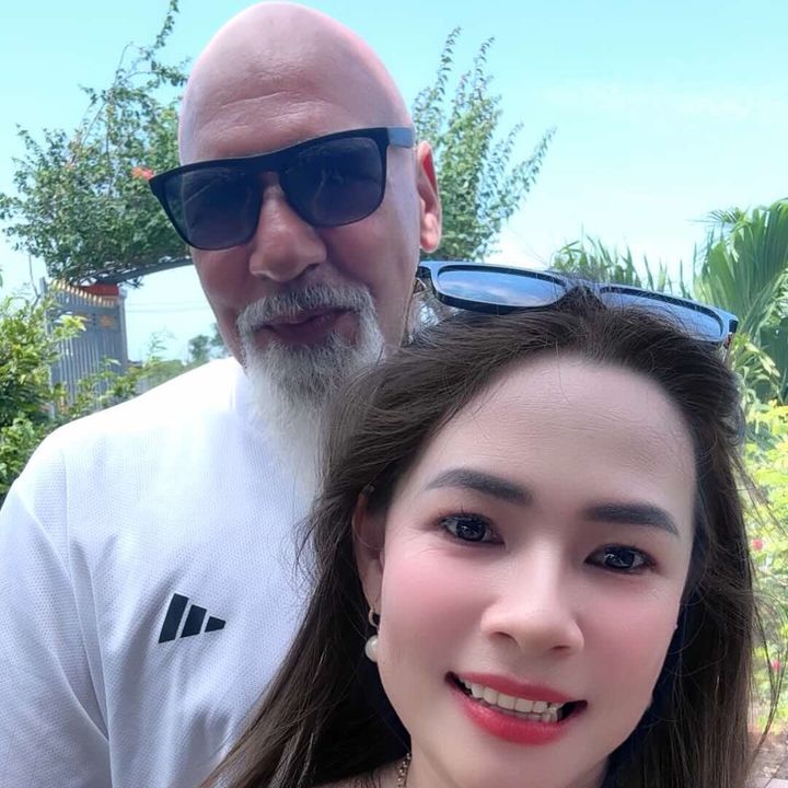 🇨🇭Chồng Tây Vợ Việt🇻🇳