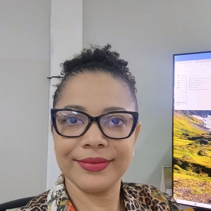 Claudia Recomenda