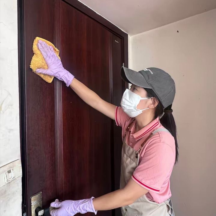 Bận dọn nhà