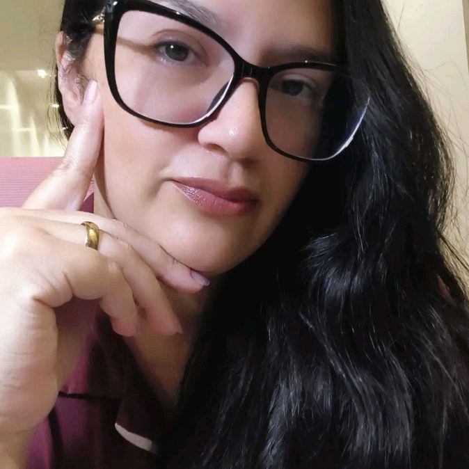 Erika HLL | Creator