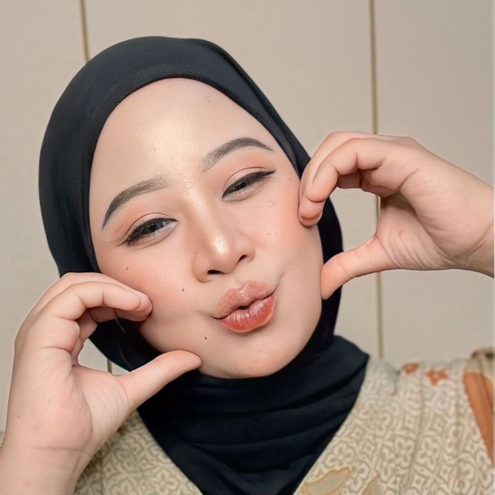 Elysa Oktav | Beauty Affiliate