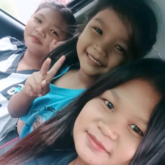 น้องพลอย&น้องเพลง