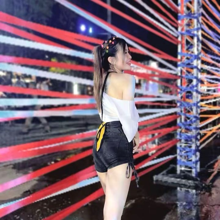 พลอยขายทุกอย่าง