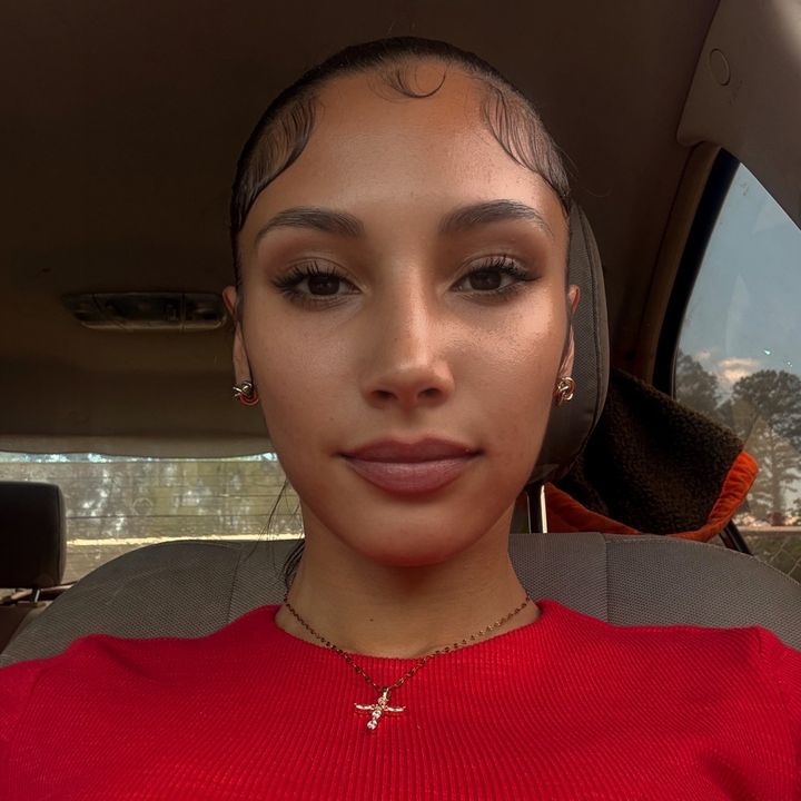 J👩🏽‍❤️‍👩🏾🫧