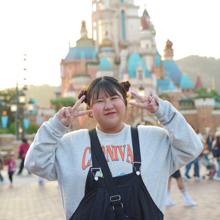 YIMChollada ( ยิ้ม )