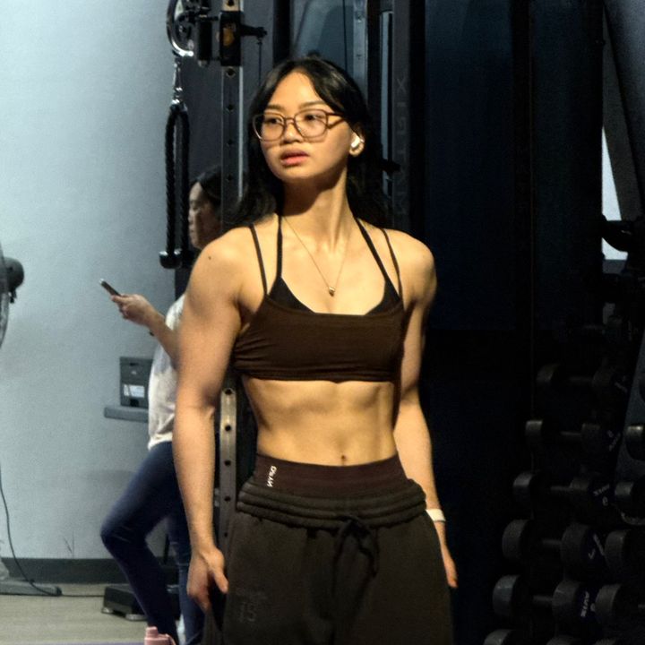 lara ᕙ(•̀‸•́‶)ᕗ