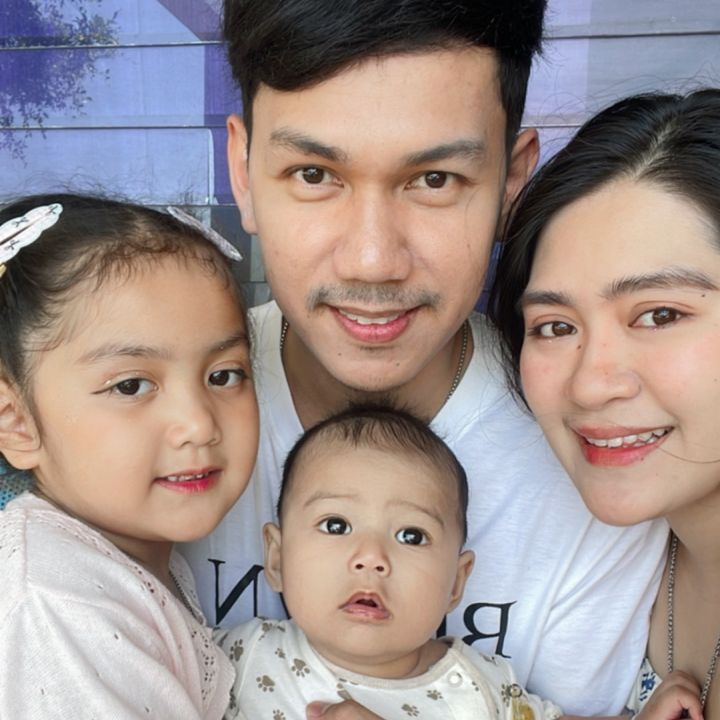 ผักใบเขียวต้นสีขาว