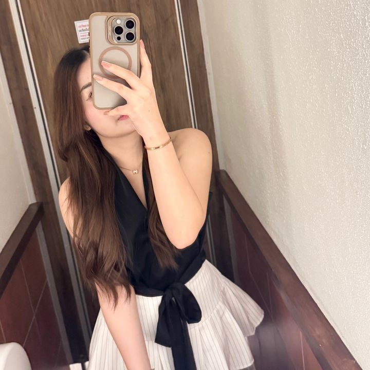 ขิมขิมที่ชอบถ่ายรูปหน้ากระจก