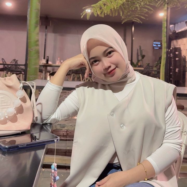 April🕊️