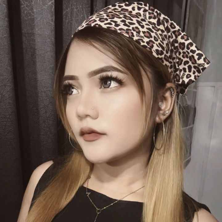 bloonde baik