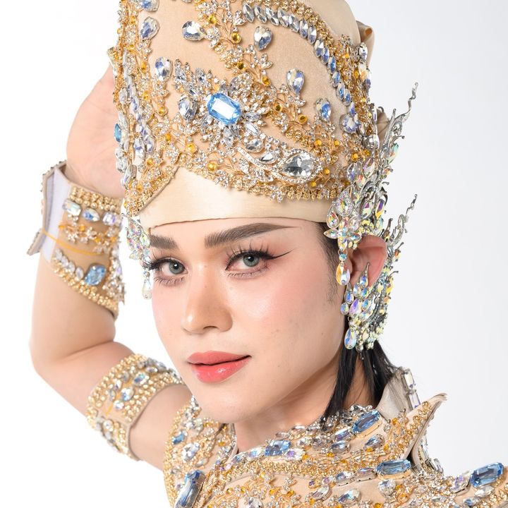 ตาอี๋ สาธิต